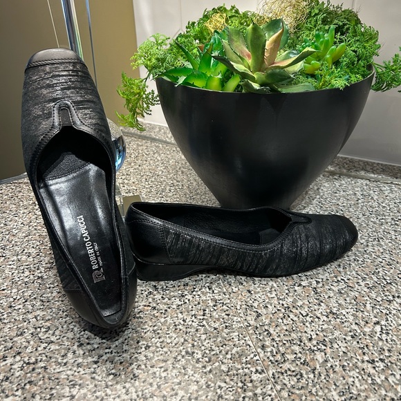 Roberto Capucci - Made in Italy, black leather flats with silver embossing. - Picture 2 of 10